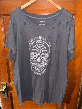 torrid Gray Short-Sleeve Day of the Dead Skull Tee